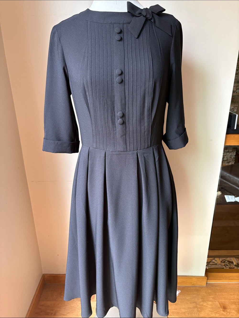 Elegant Black Midi Dress with Bow Neckline